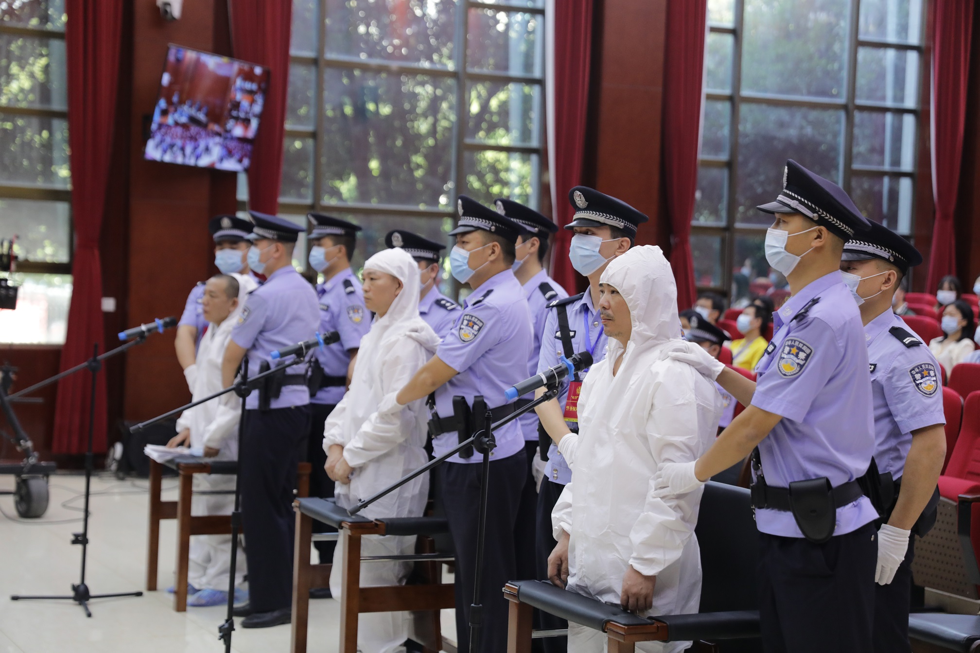湖南高院院长二审开庭审理尚同军、吴先耀等23人涉黑、故意杀人案
